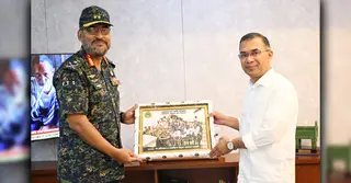 প্রধানমন্ত্রীর সঙ্গে আনসার ও ভিডিপি মহাপরিচালকের সাক্ষাৎ